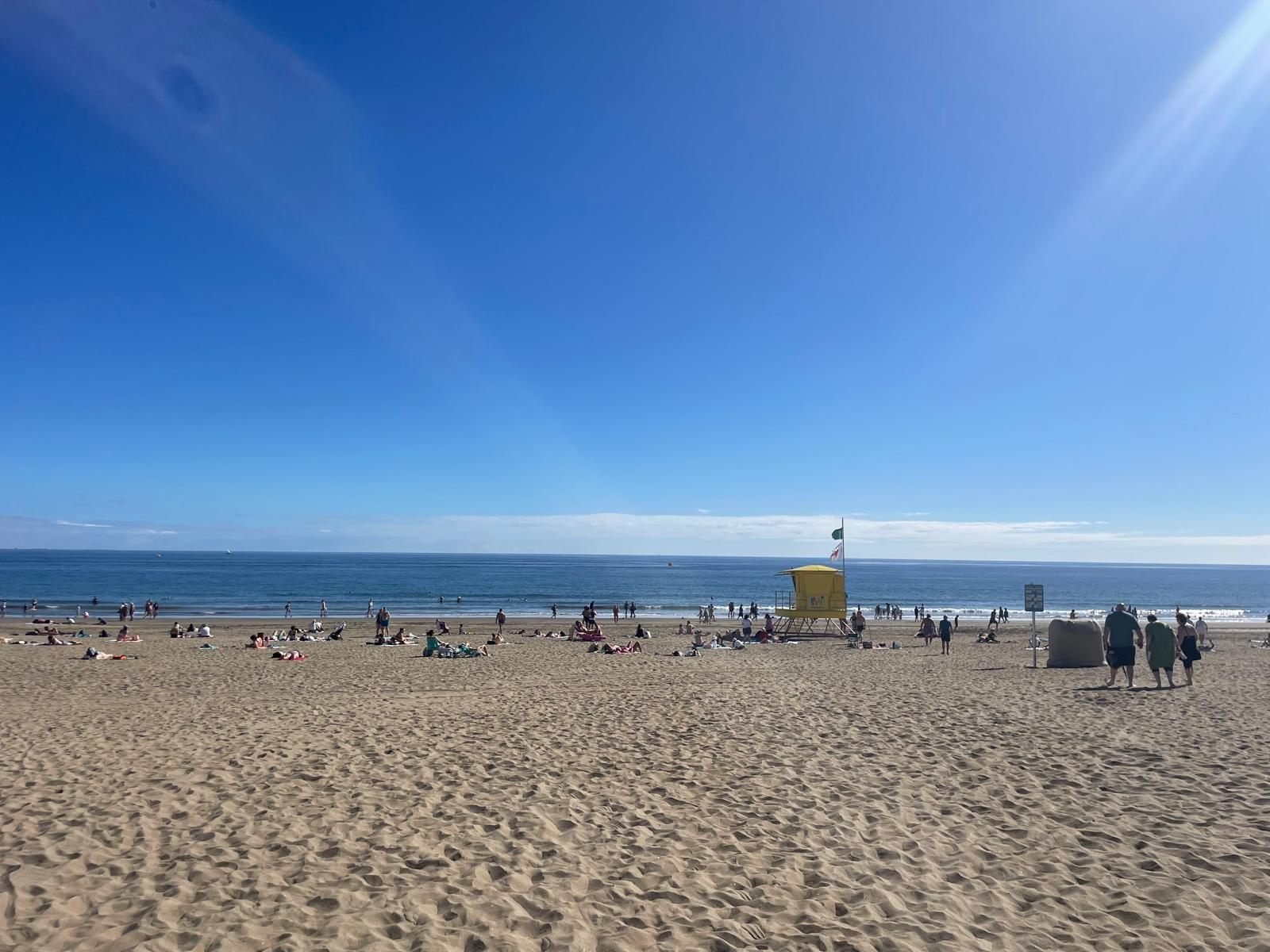 Playa del Inglés med redningstårn og badegjester, Gran Canaria